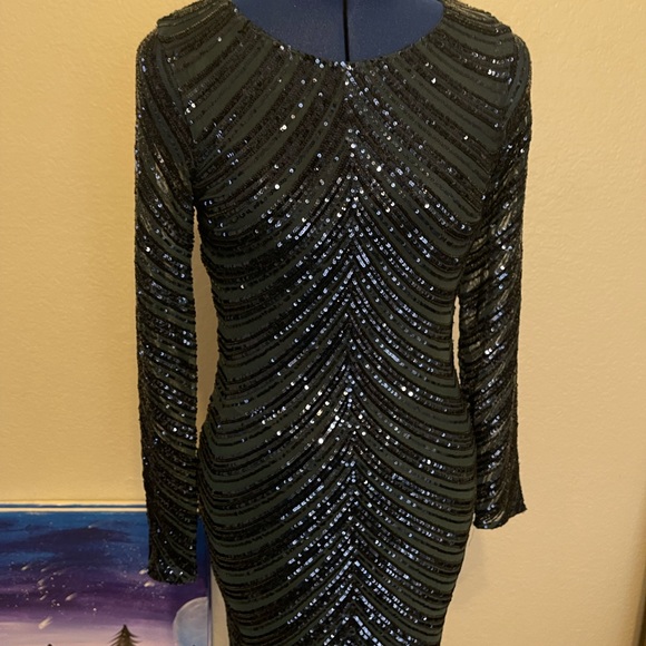 Was perfect for Xmas party. Dark teal. Sm snag on front as shown. Dry cleaned. - Picture 2 of 5